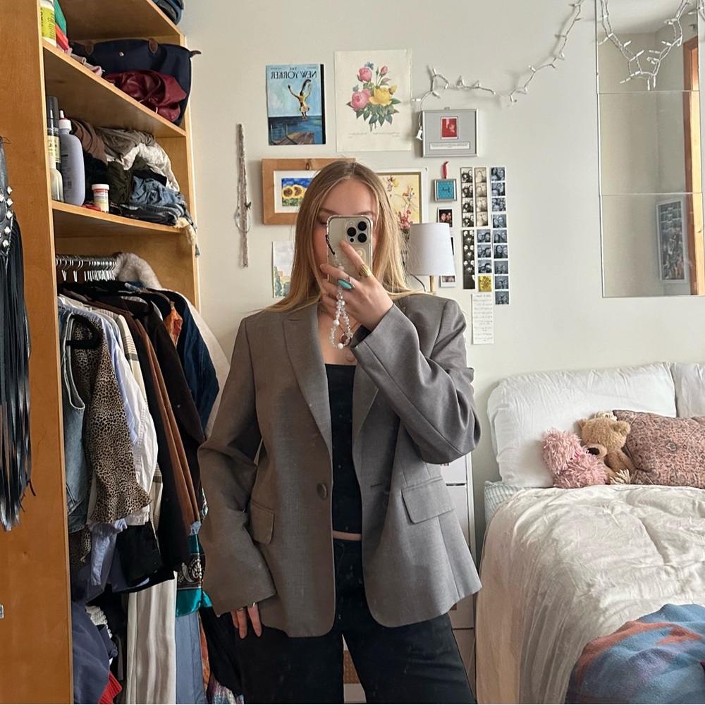 Grey blazer with shoulder pads